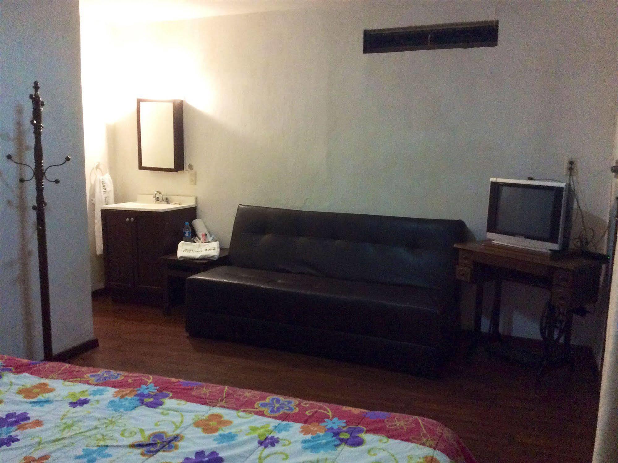 Oyo Hotel Brazil,Guadalajara,Estadio Jalisco Εξωτερικό φωτογραφία